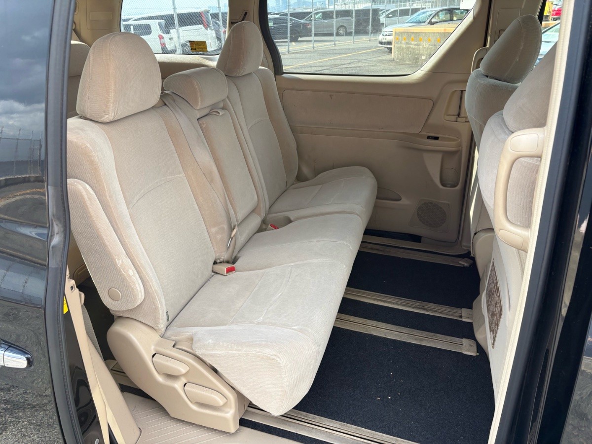 2013 Toyota Vellfire thumbnail