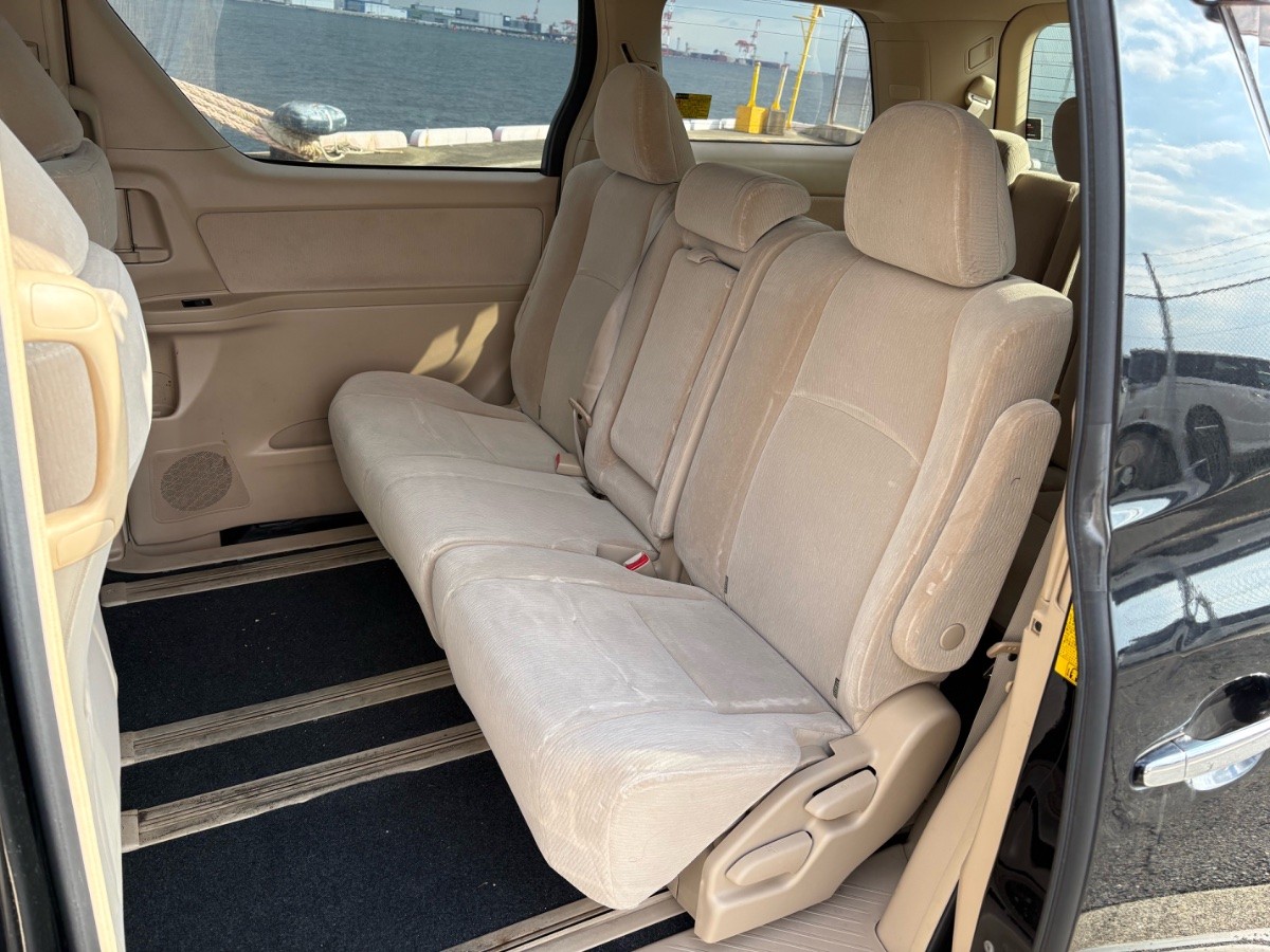 2013 Toyota Vellfire thumbnail