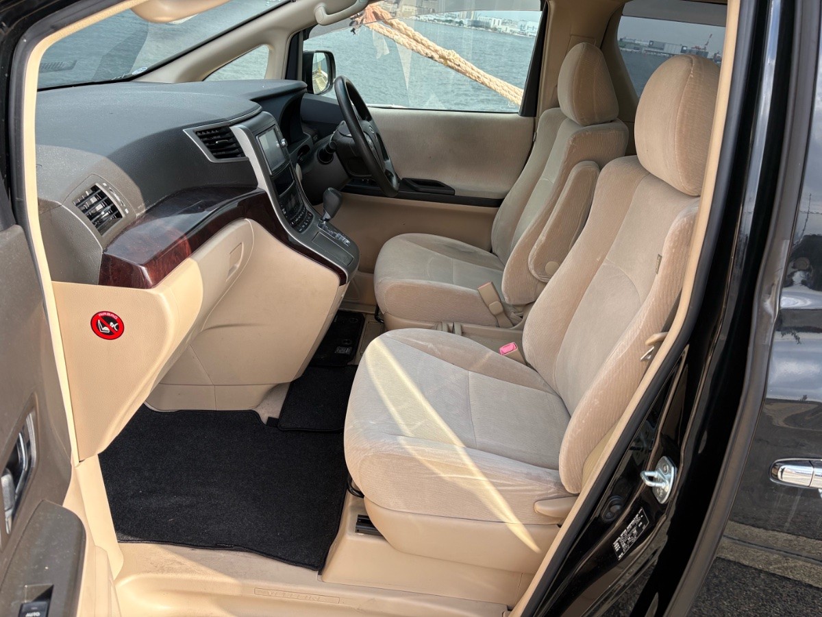 2013 Toyota Vellfire thumbnail