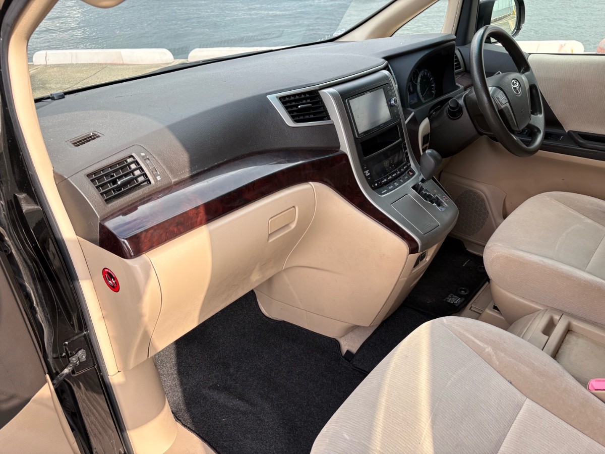 2013 Toyota Vellfire thumbnail
