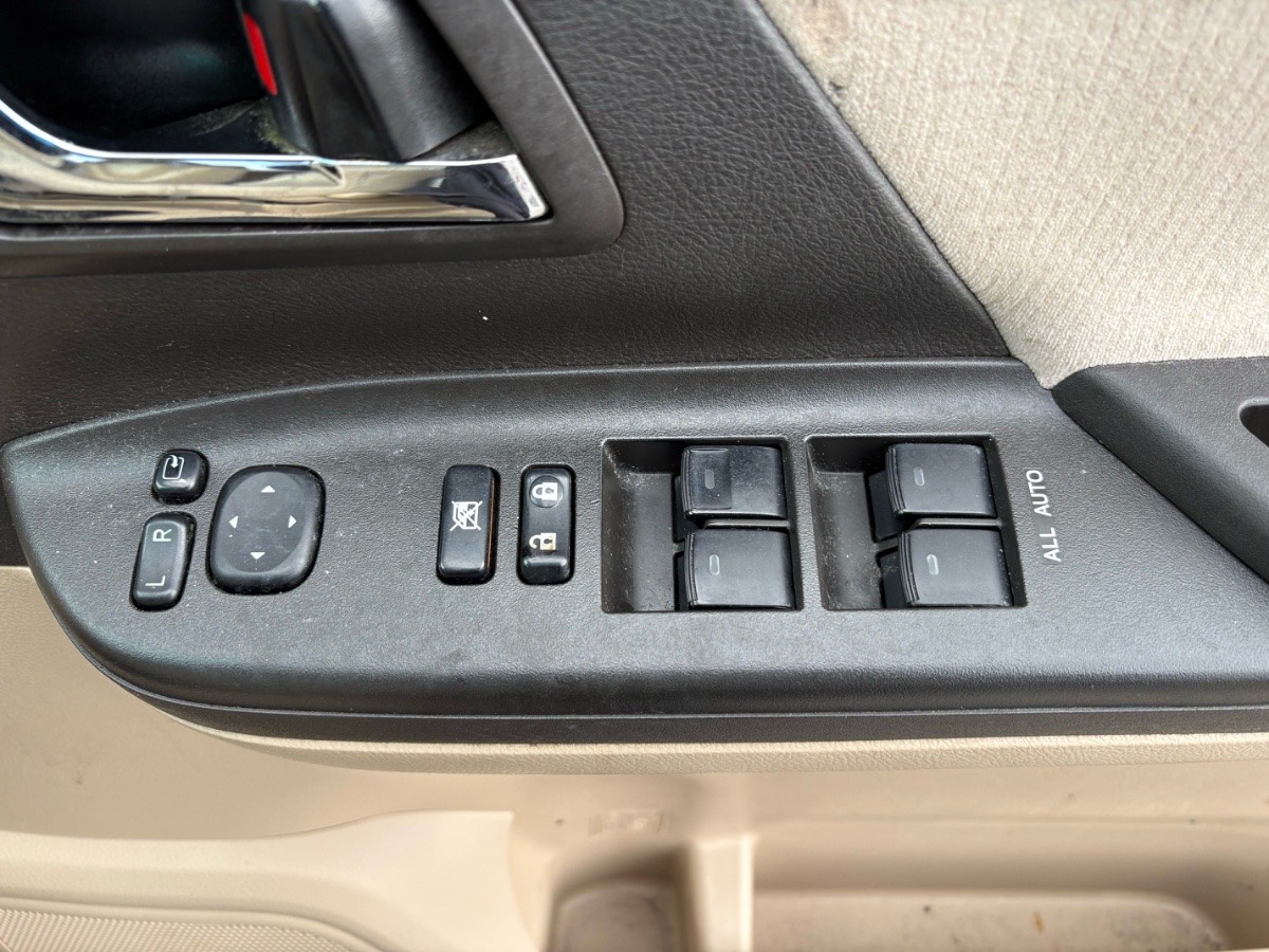 2013 Toyota Vellfire thumbnail