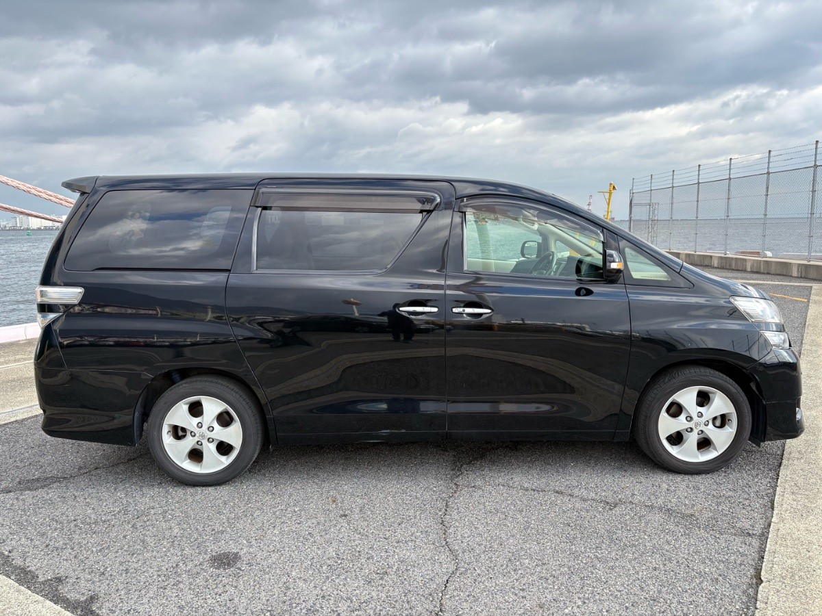2013 Toyota Vellfire thumbnail