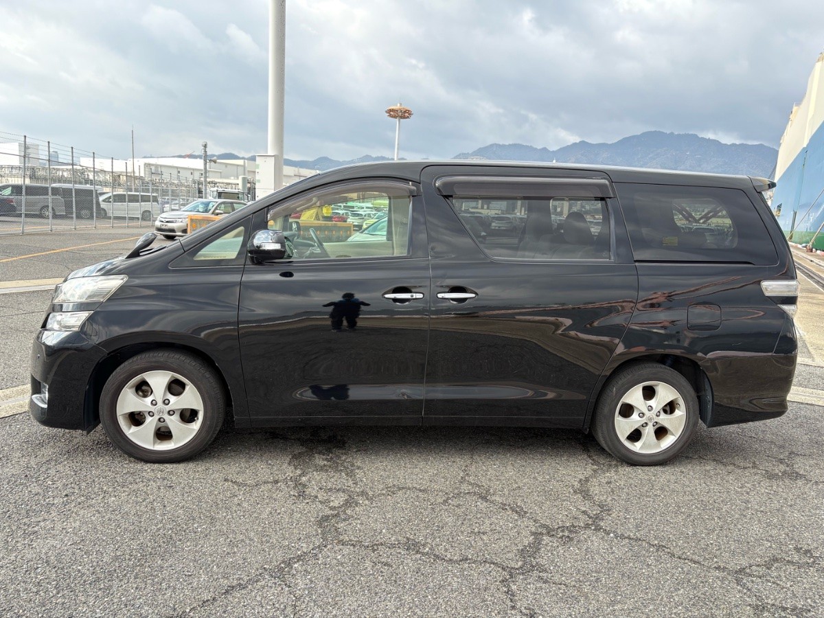 2013 Toyota Vellfire thumbnail