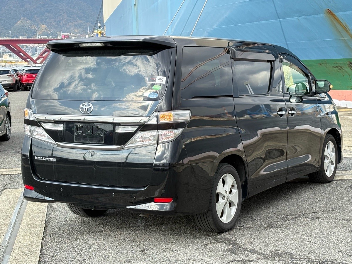 2013 Toyota Vellfire thumbnail