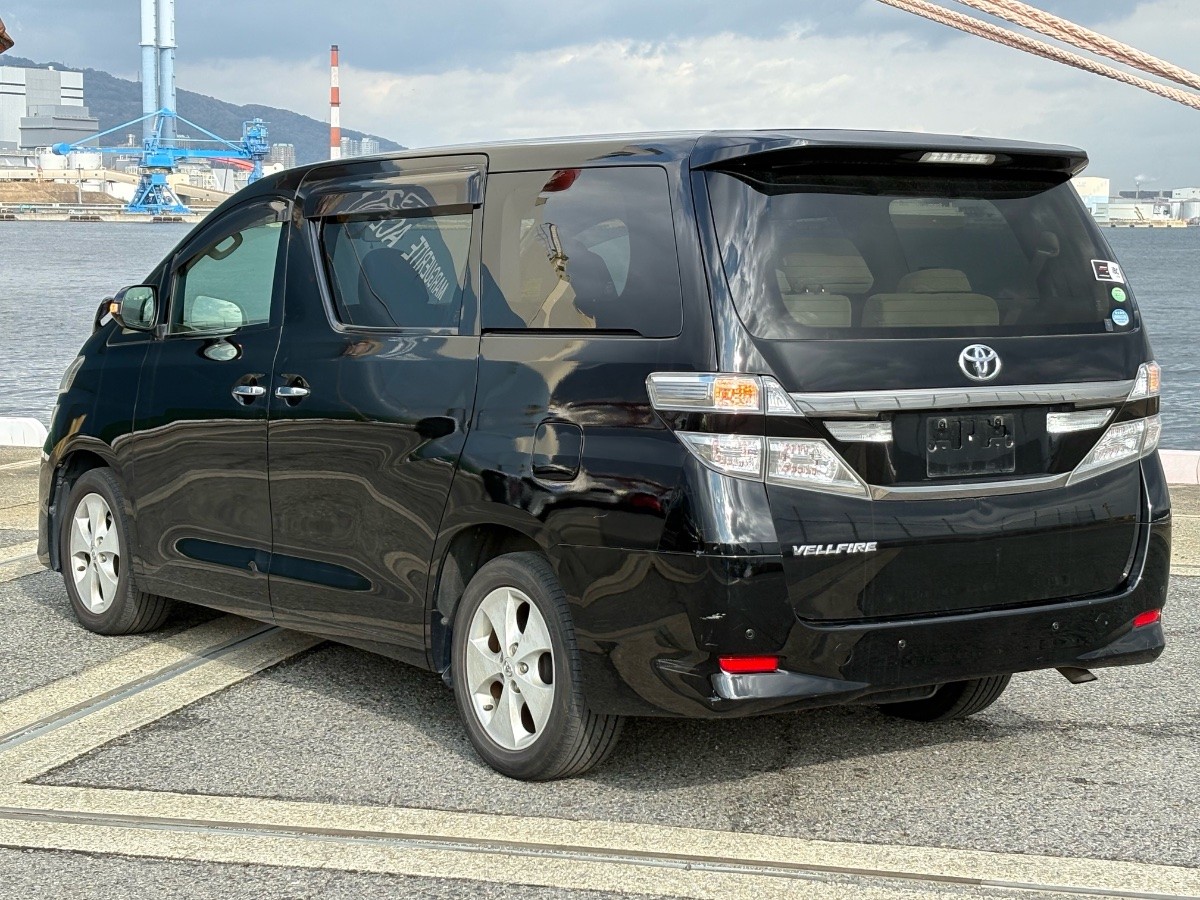 2013 Toyota Vellfire thumbnail