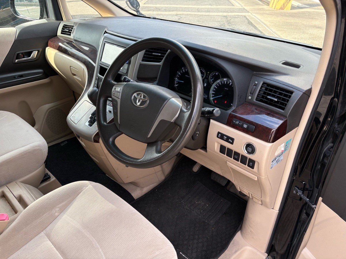 2013 Toyota Vellfire thumbnail