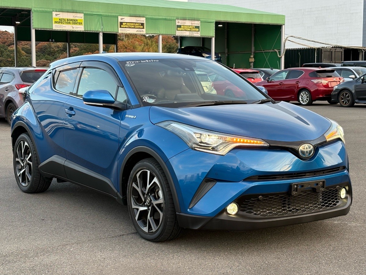 2017 Toyota C-HR thumbnail