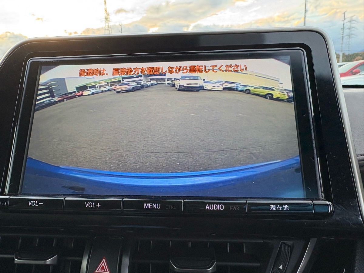 2017 Toyota C-HR thumbnail