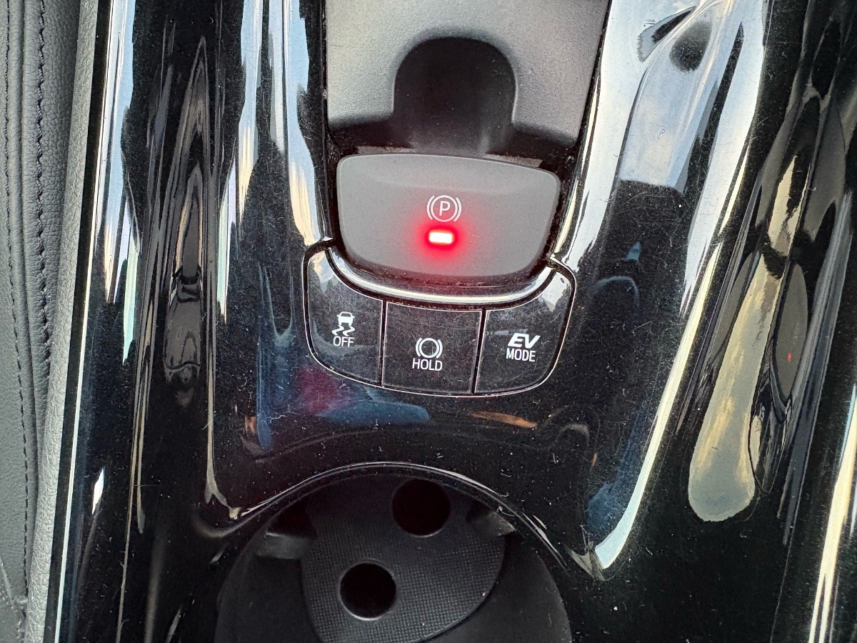 2017 Toyota C-HR thumbnail