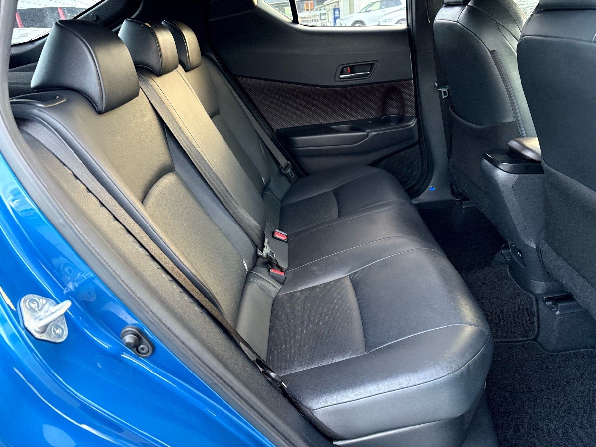 2017 Toyota C-HR thumbnail