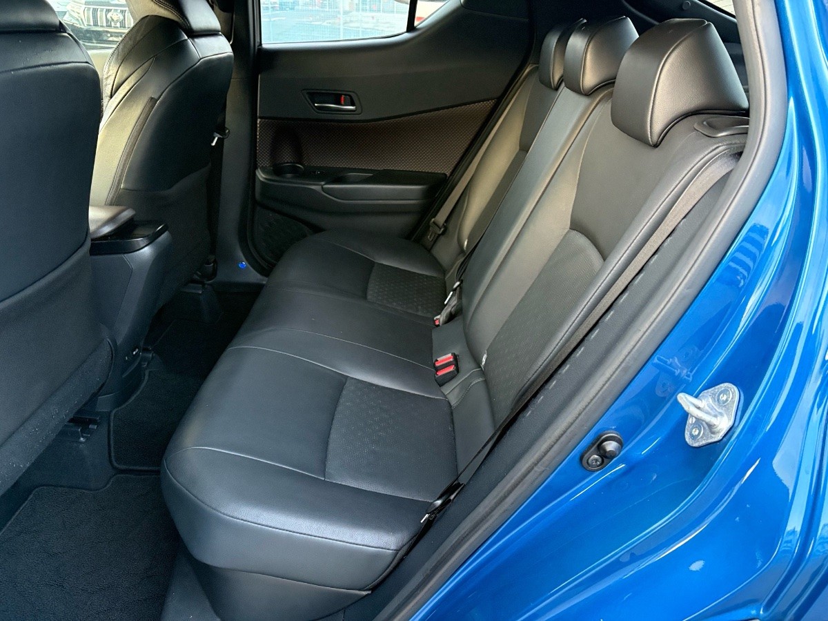 2017 Toyota C-HR thumbnail