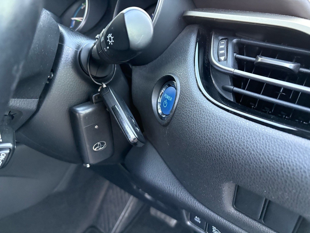 2017 Toyota C-HR thumbnail