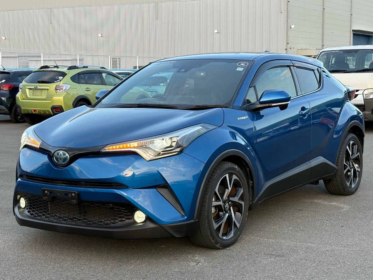 2017 Toyota C-HR thumbnail