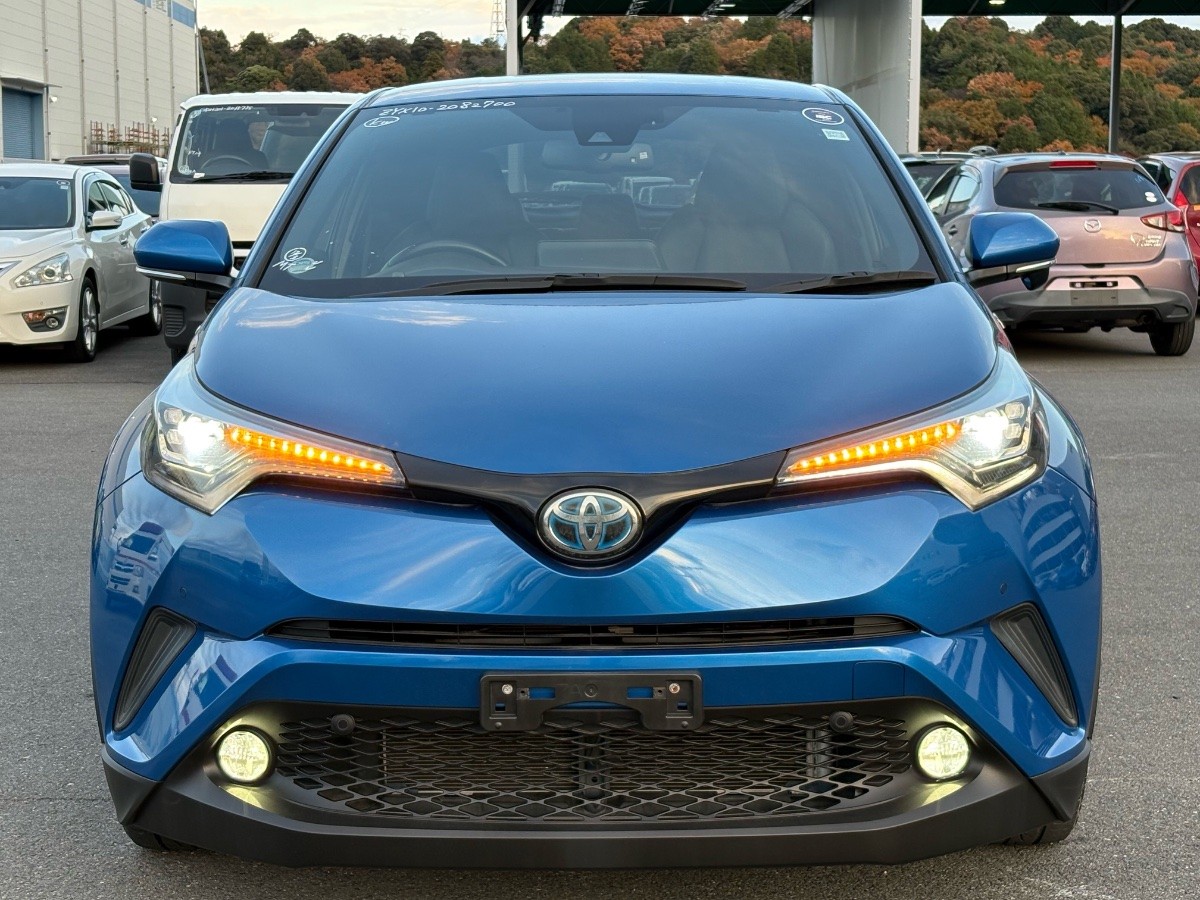 2017 Toyota C-HR thumbnail