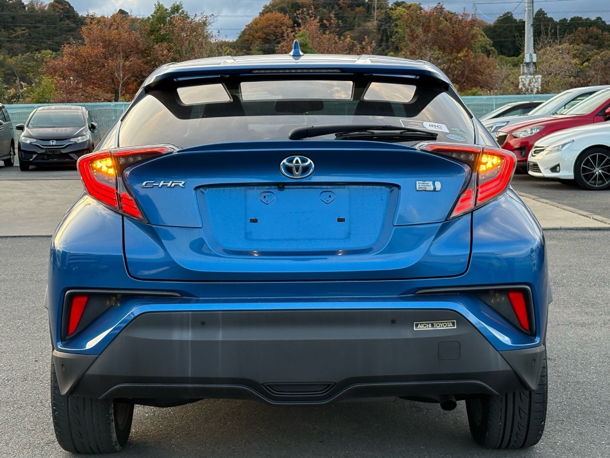 2017 Toyota C-HR thumbnail