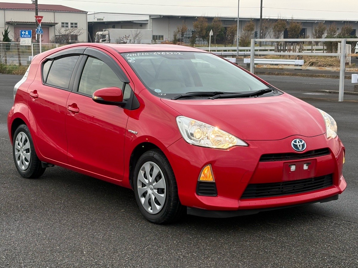 2014 Toyota Aqua thumbnail