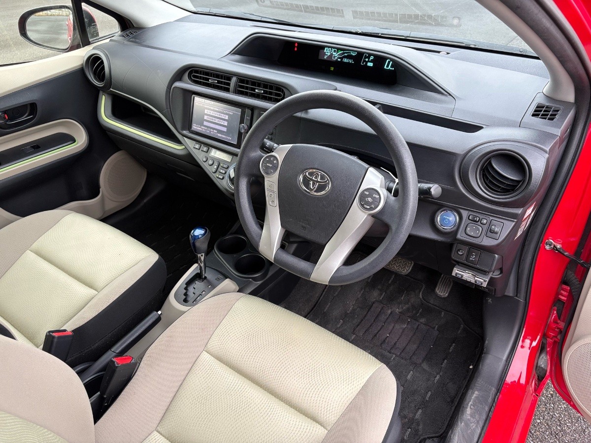 2014 Toyota Aqua thumbnail