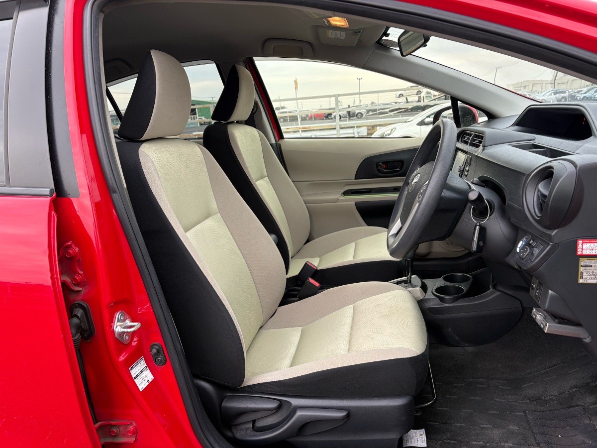 2014 Toyota Aqua thumbnail
