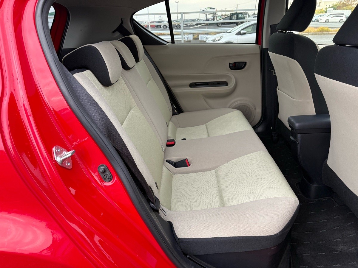 2014 Toyota Aqua thumbnail