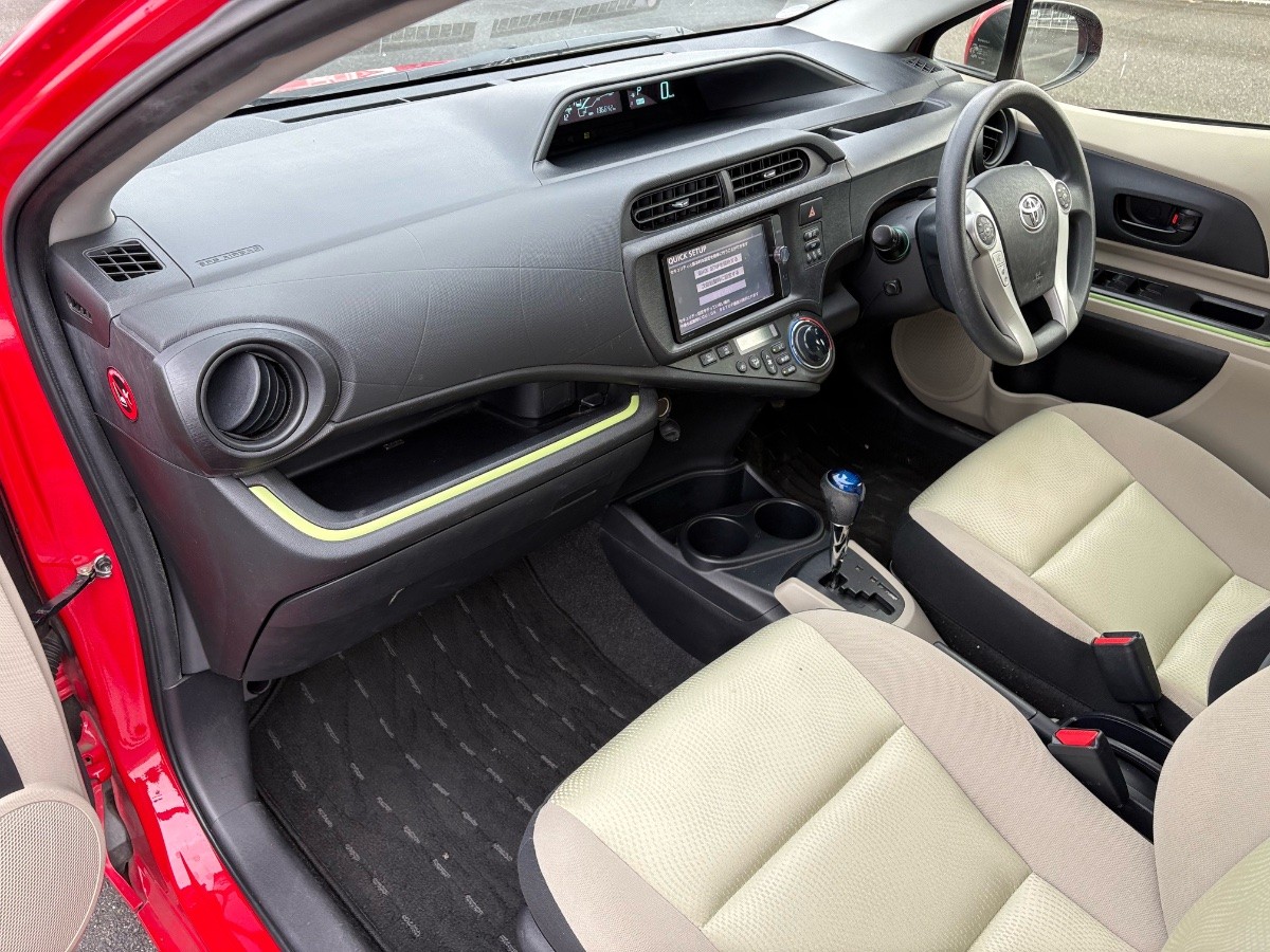 2014 Toyota Aqua thumbnail