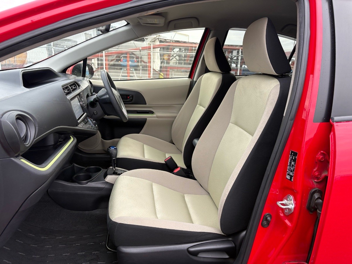 2014 Toyota Aqua thumbnail