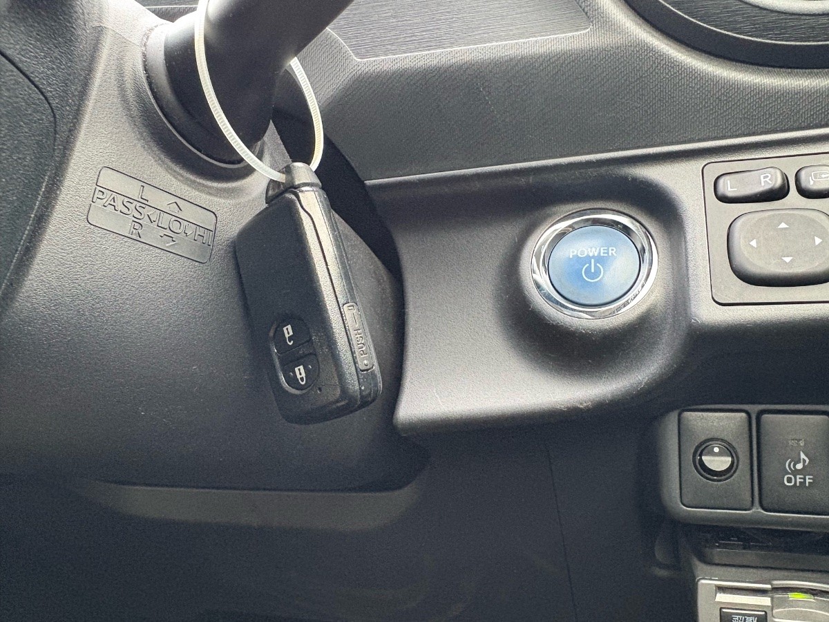 2014 Toyota Aqua thumbnail