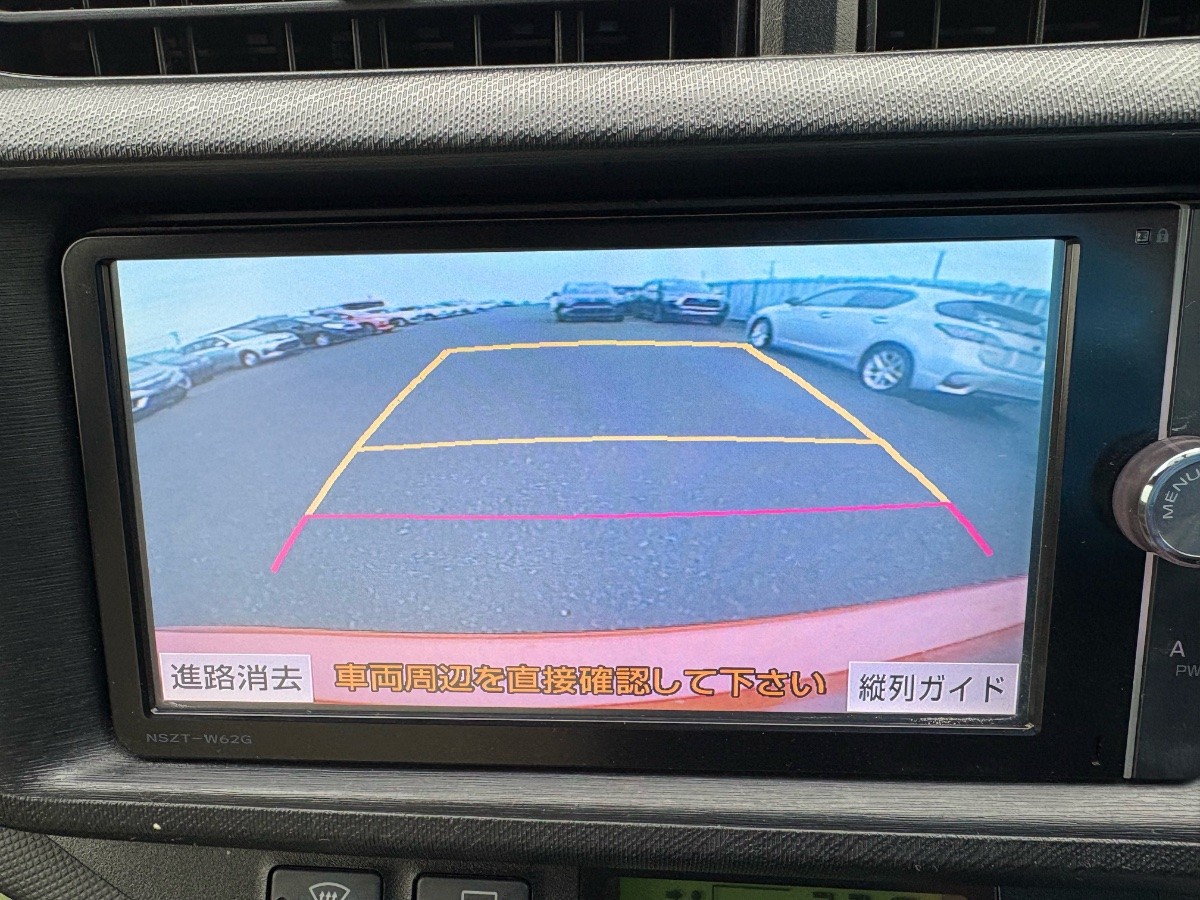 2014 Toyota Aqua thumbnail