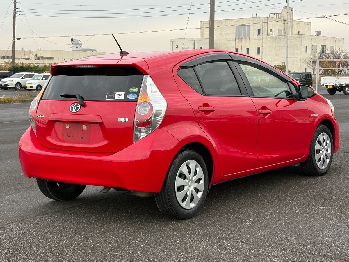 2014 Toyota Aqua thumbnail