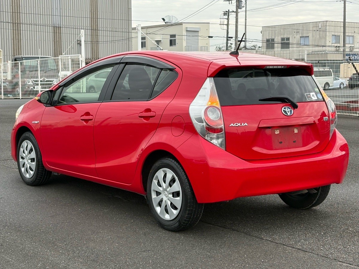 2014 Toyota Aqua thumbnail