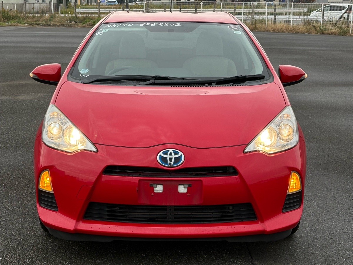 2014 Toyota Aqua thumbnail