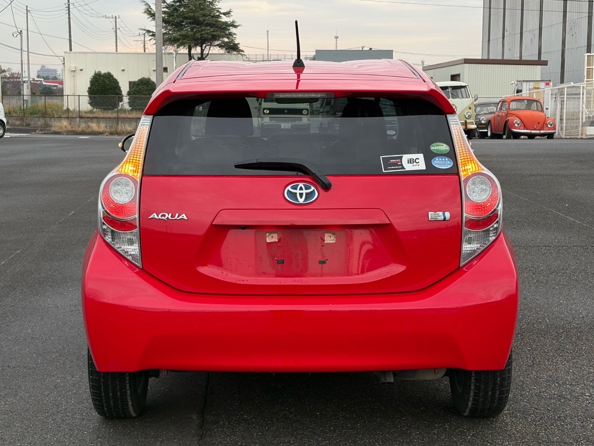 2014 Toyota Aqua thumbnail