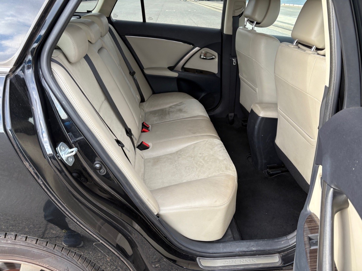 2013 Toyota Avensis thumbnail