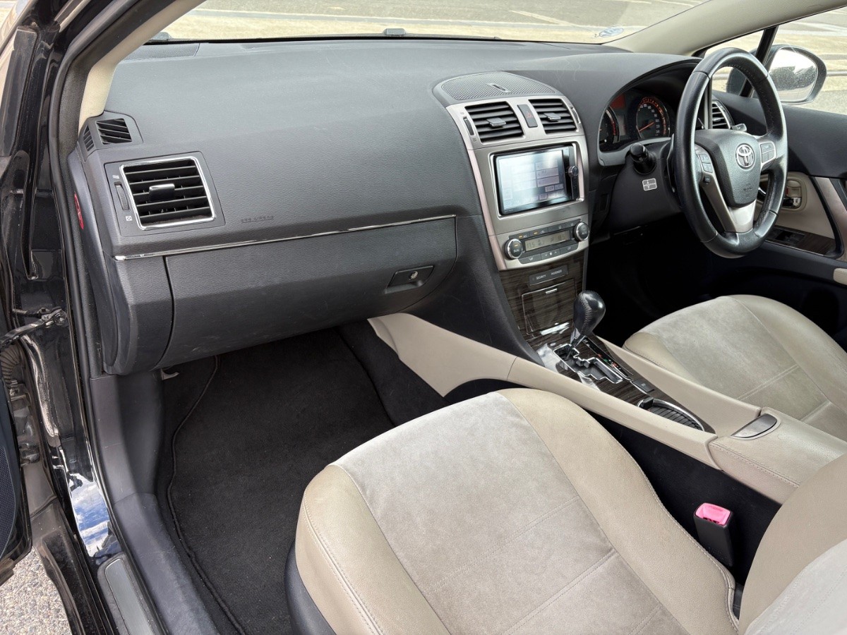 2013 Toyota Avensis thumbnail