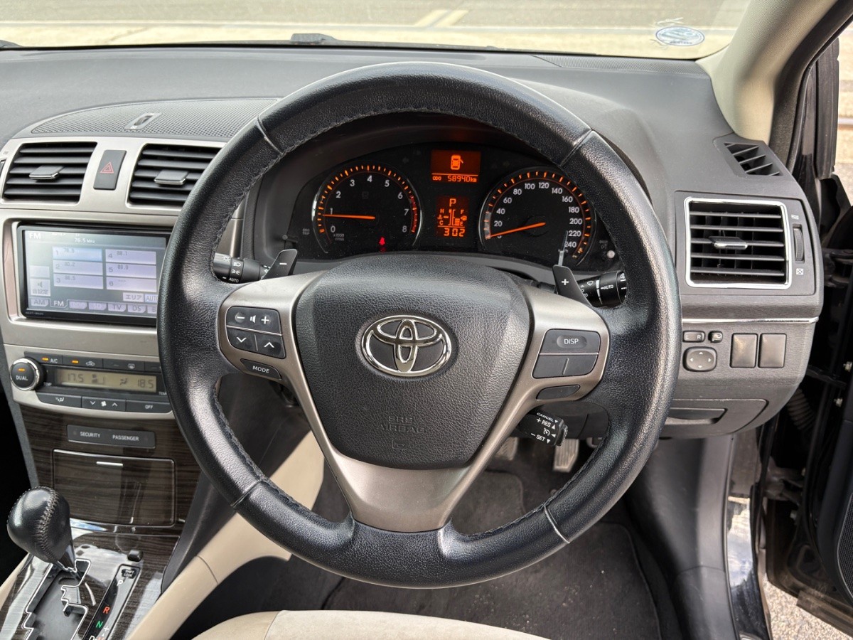 2013 Toyota Avensis thumbnail