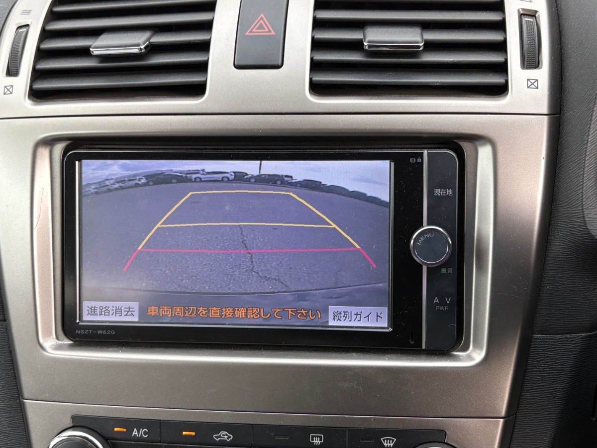 2013 Toyota Avensis thumbnail