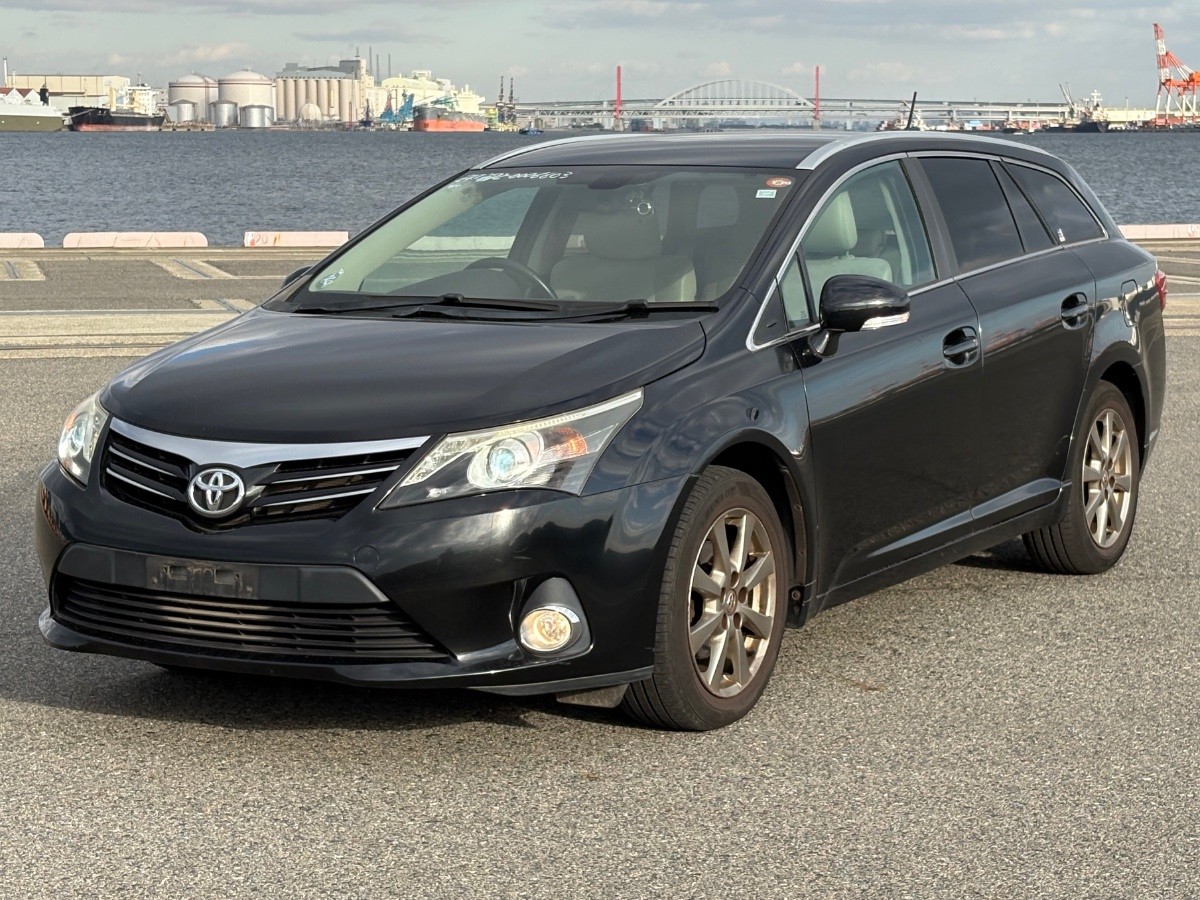 2013 Toyota Avensis thumbnail