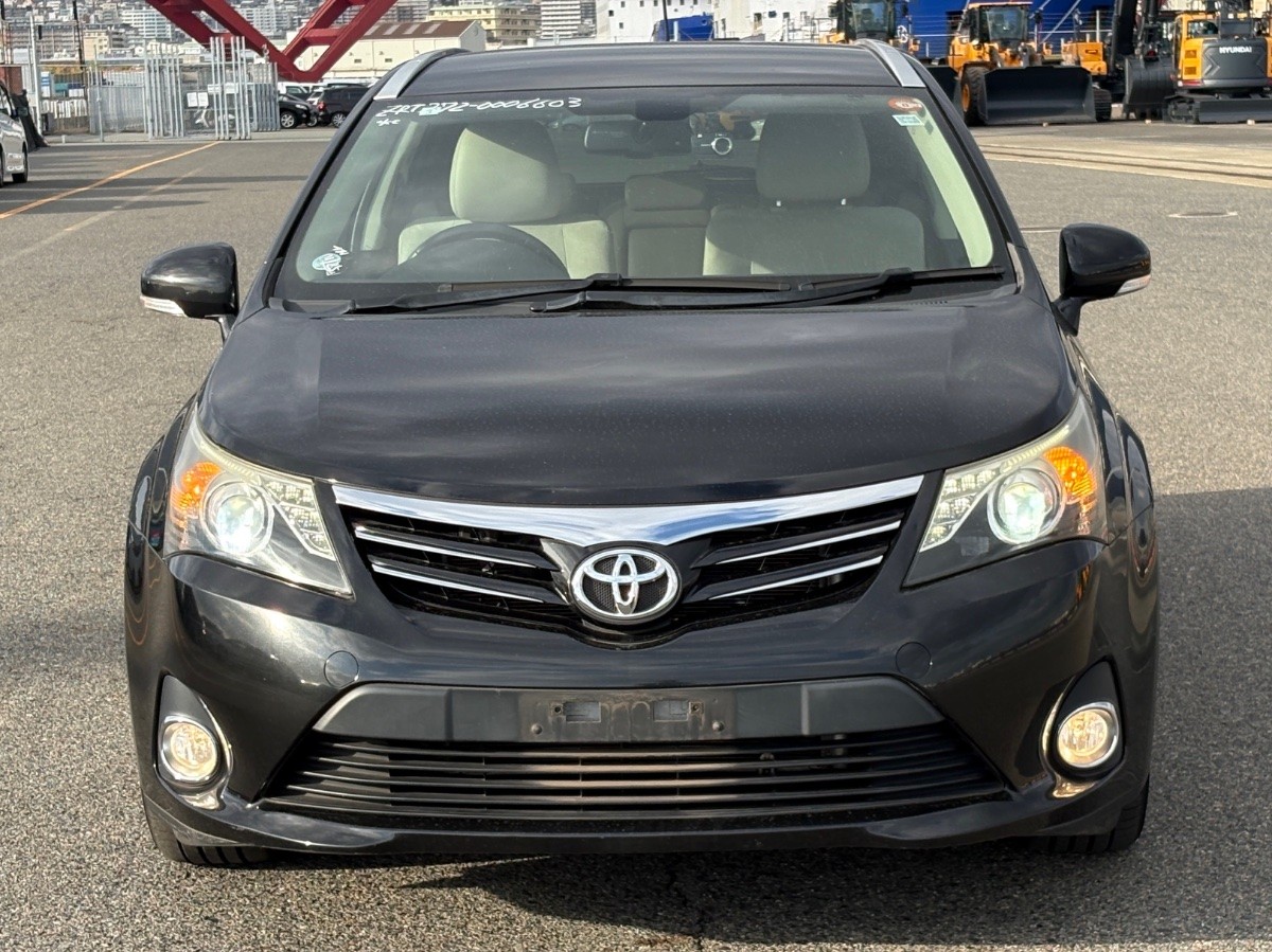 2013 Toyota Avensis thumbnail