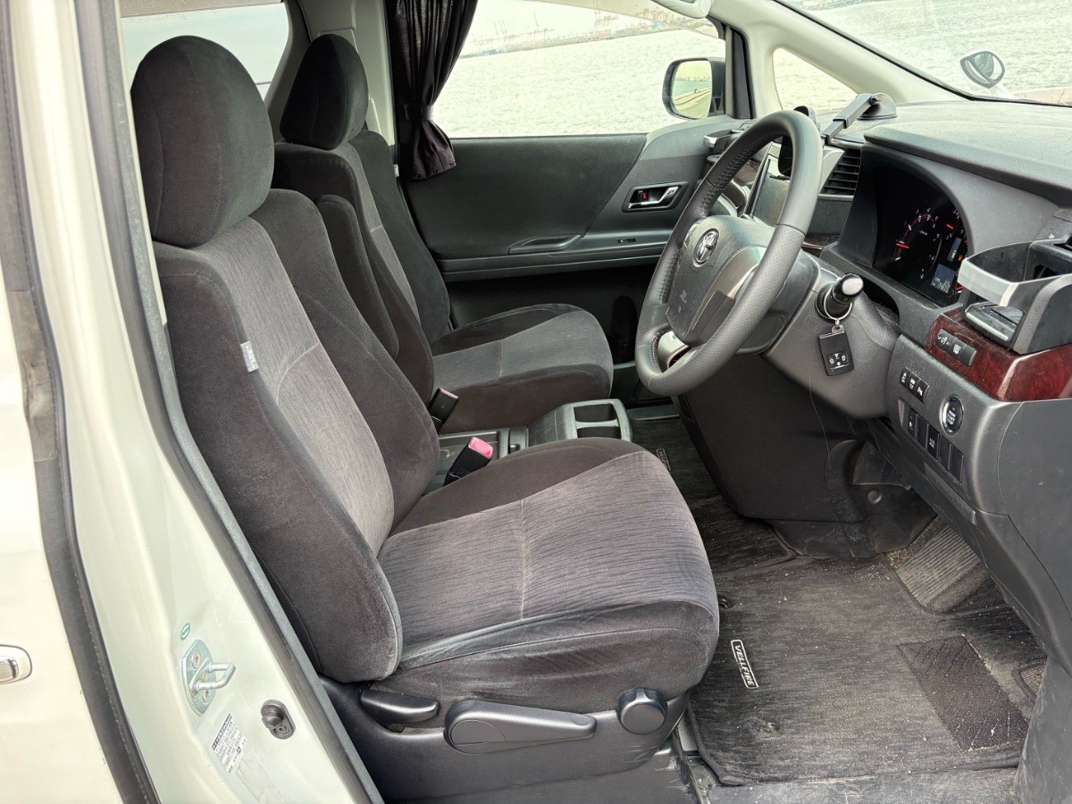 2012 Toyota Vellfire thumbnail