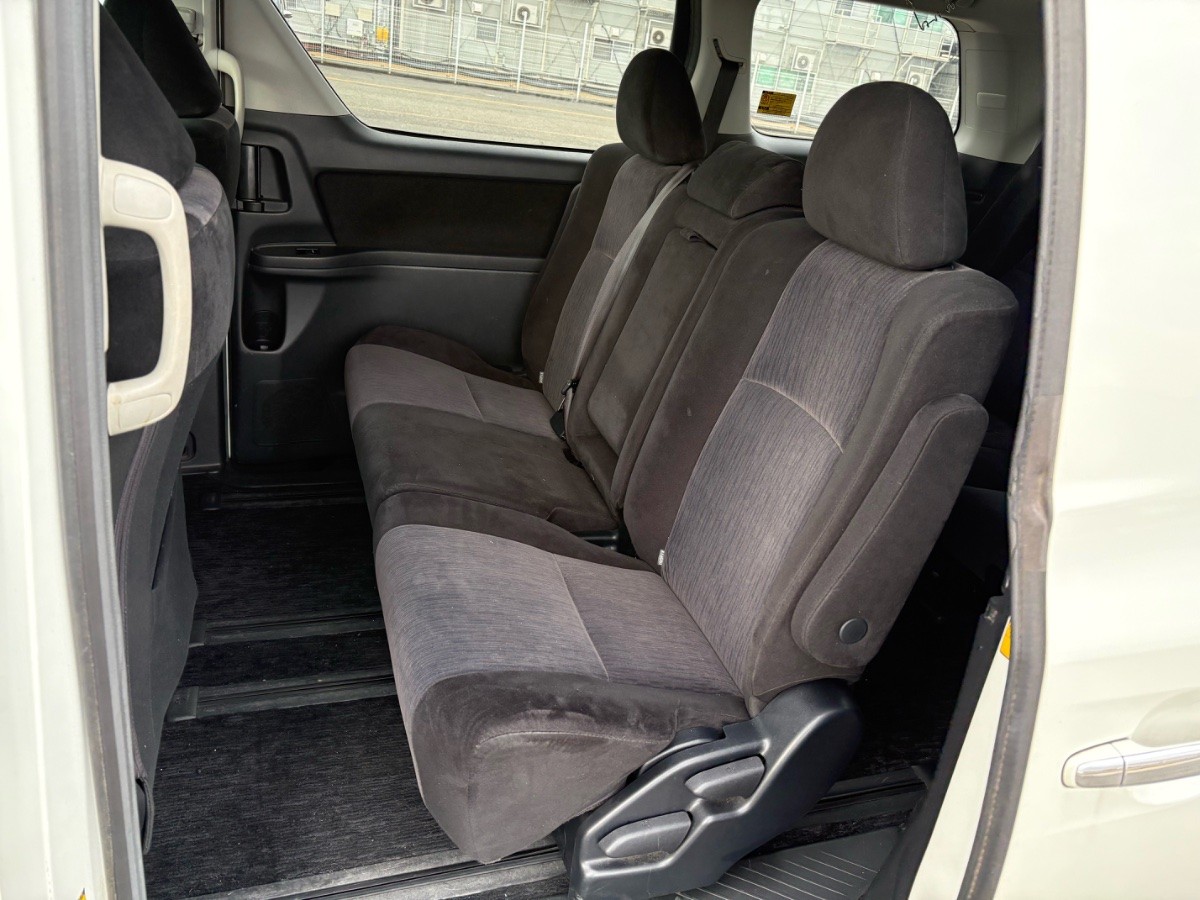 2012 Toyota Vellfire thumbnail