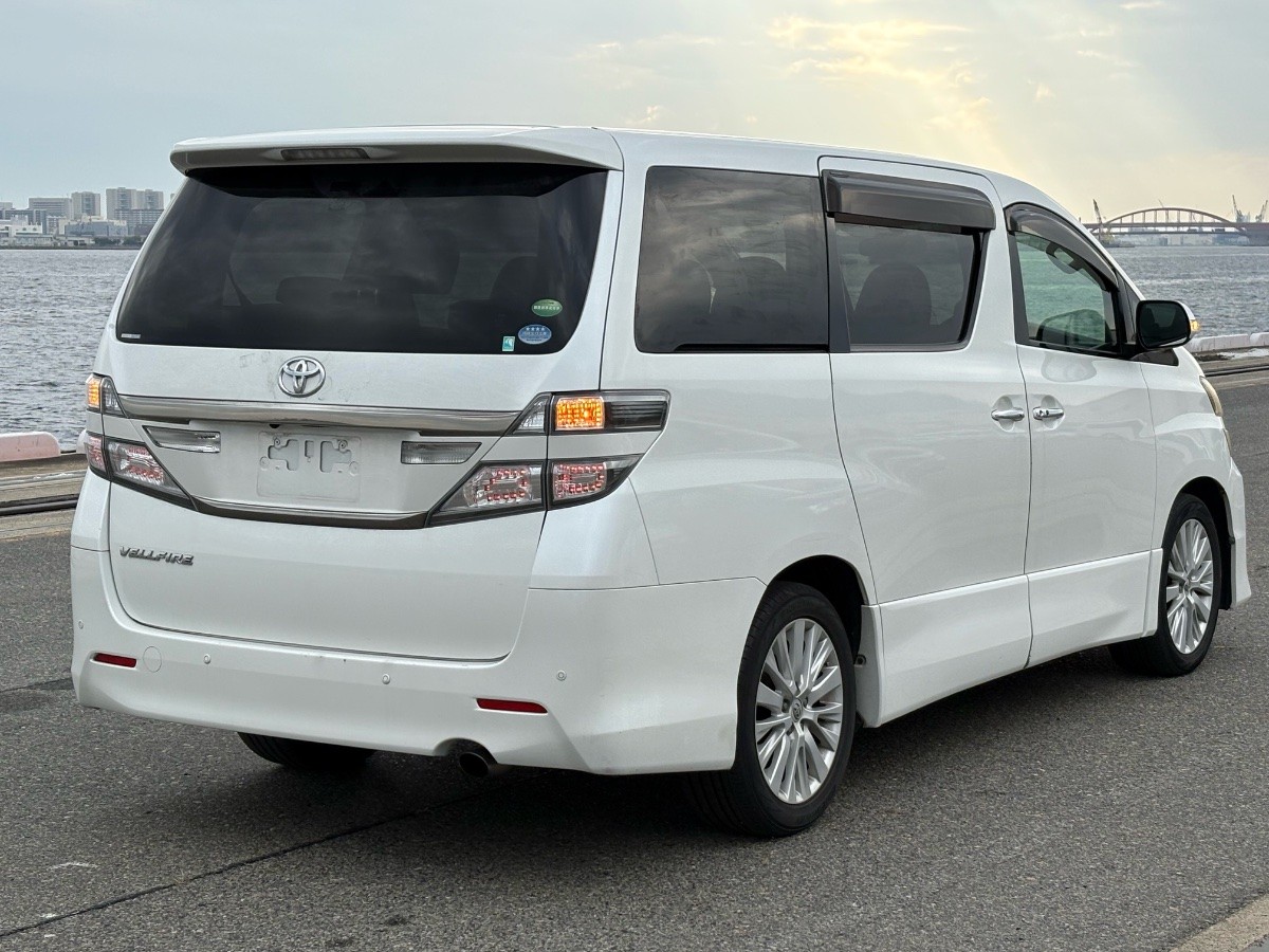 2012 Toyota Vellfire thumbnail