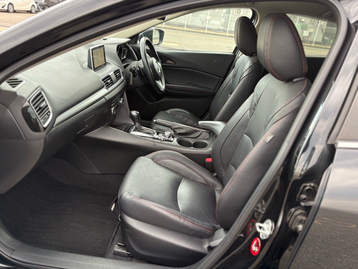 2014 Mazda Axela thumbnail