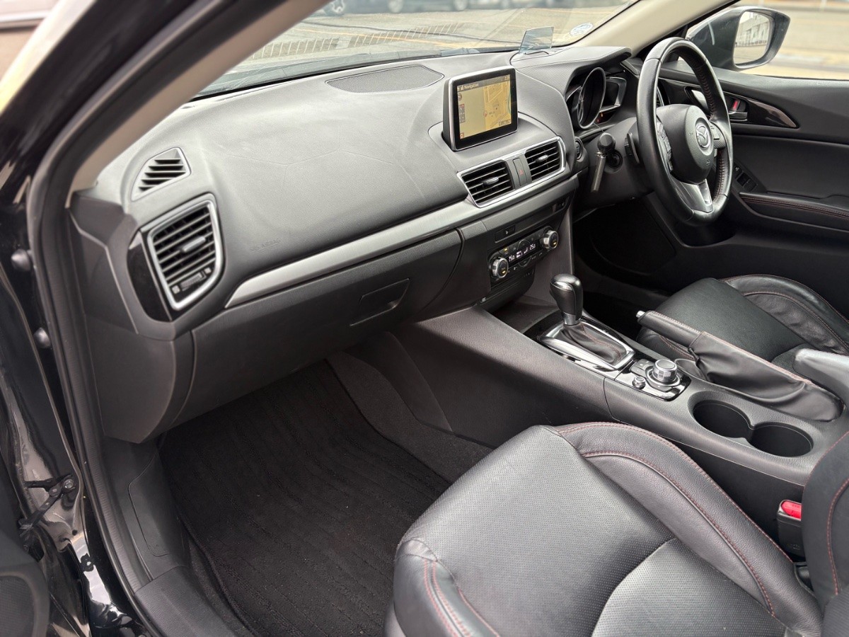 2014 Mazda Axela thumbnail