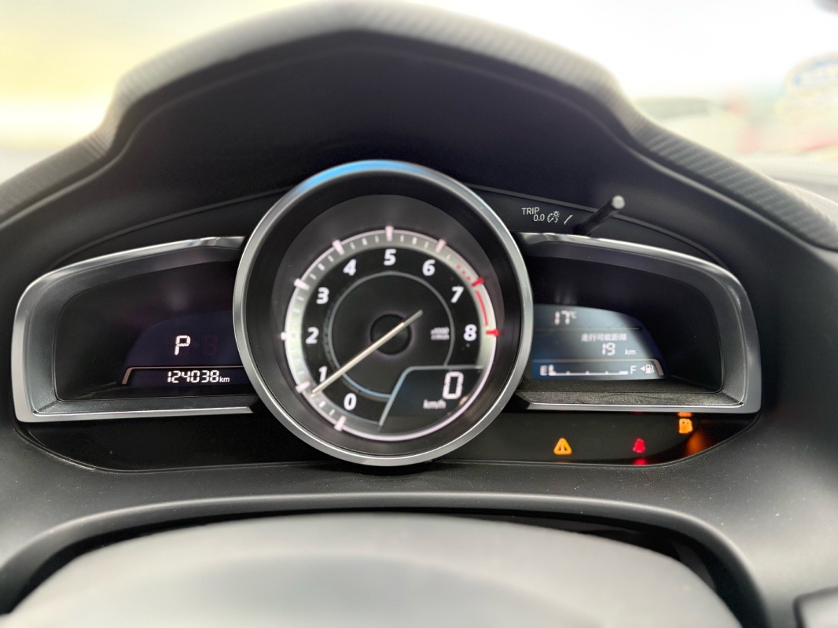2014 Mazda Axela thumbnail