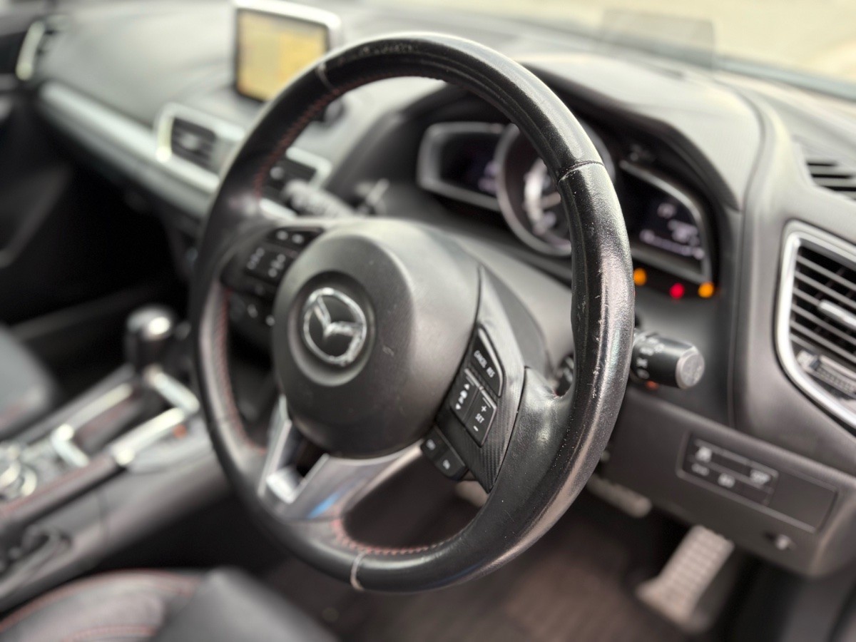 2014 Mazda Axela thumbnail