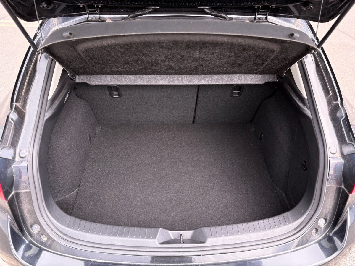 2014 Mazda Axela thumbnail