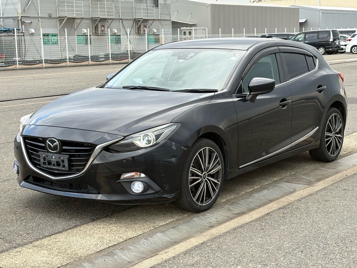 2014 Mazda Axela thumbnail