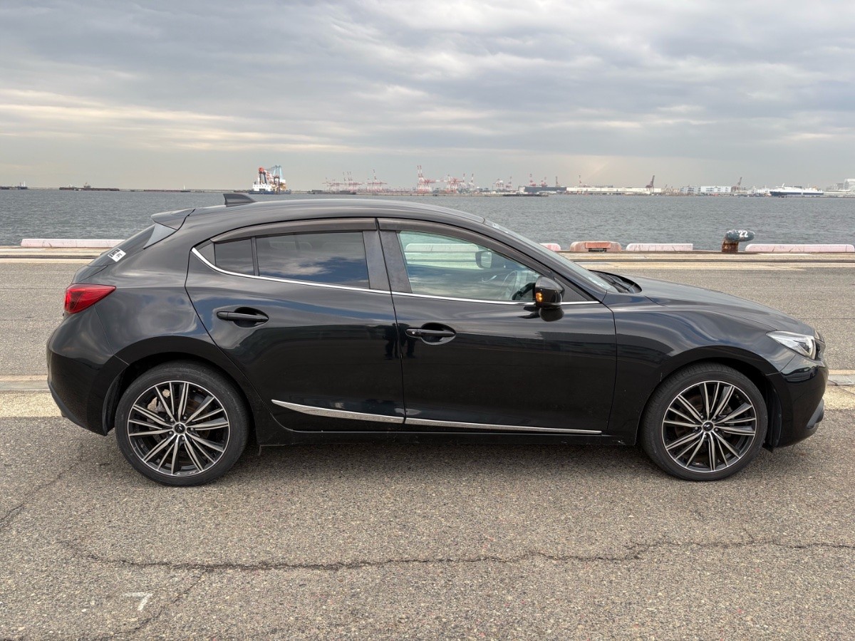 2014 Mazda Axela thumbnail