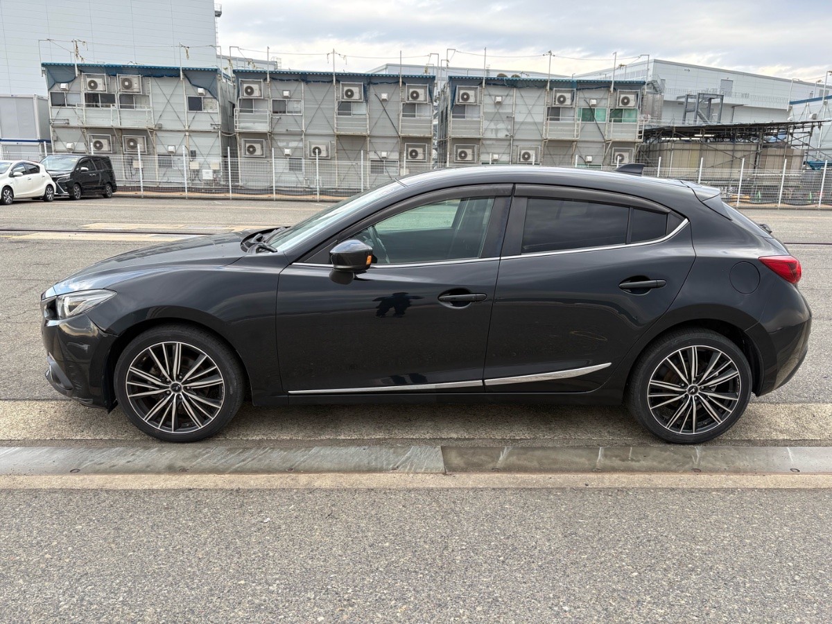 2014 Mazda Axela thumbnail