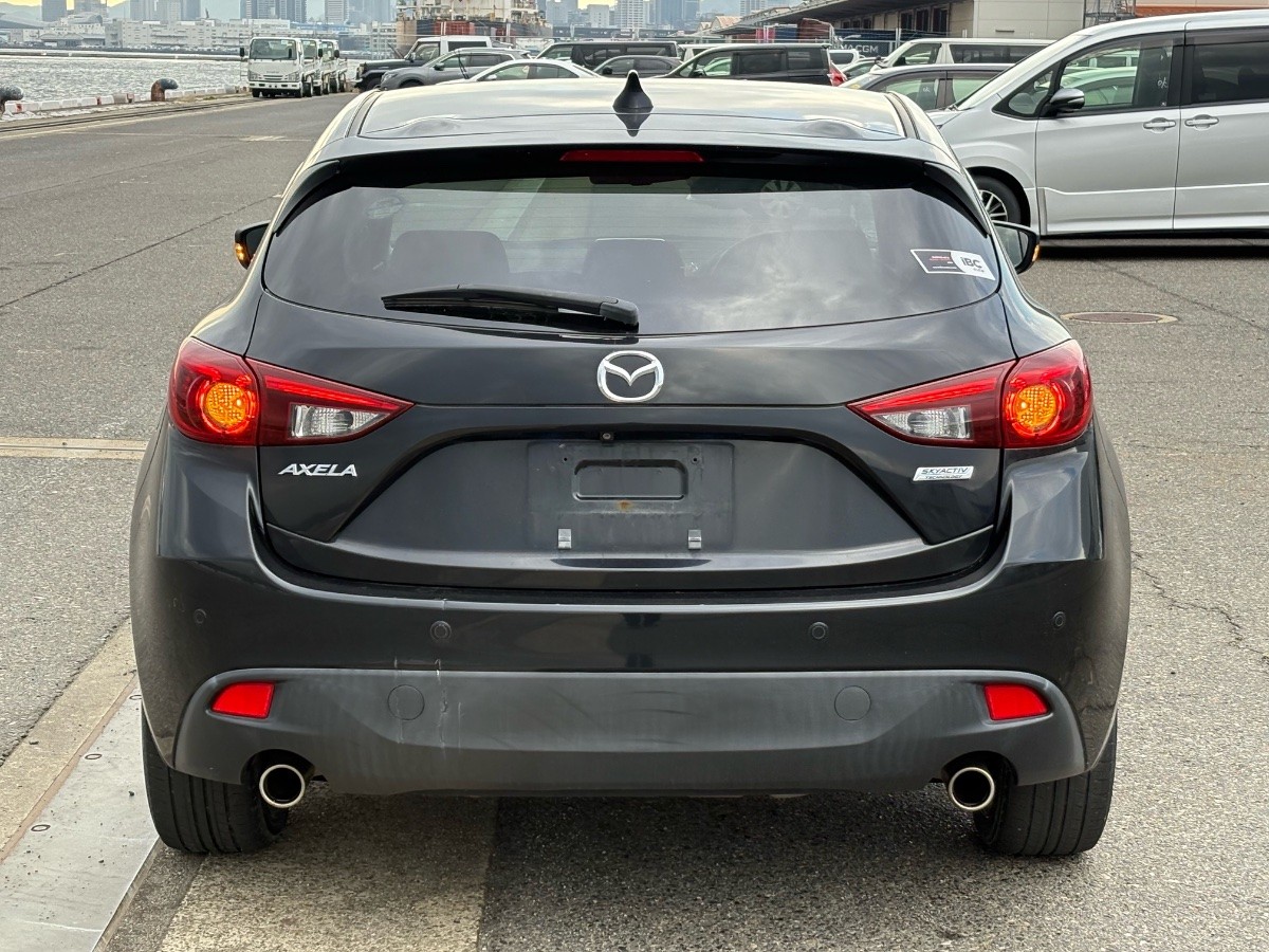 2014 Mazda Axela thumbnail