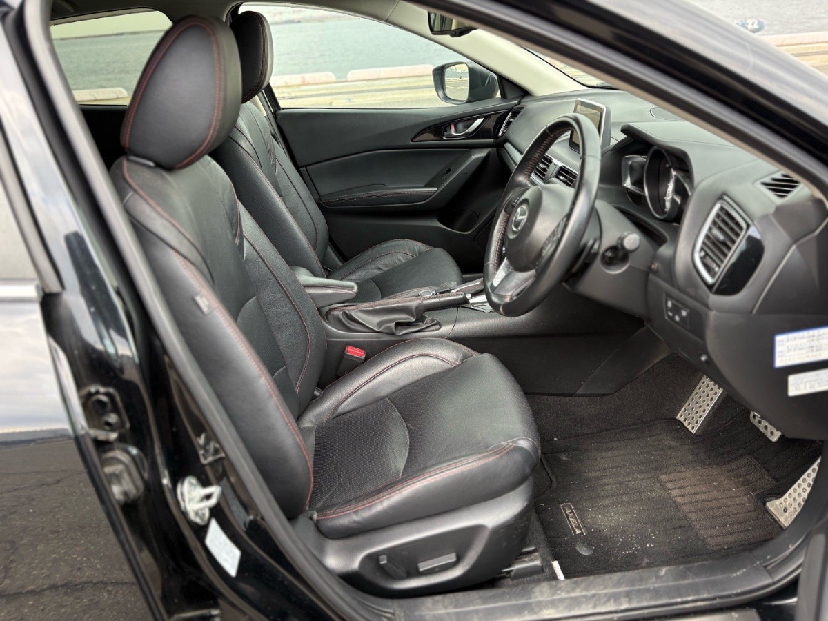 2014 Mazda Axela thumbnail